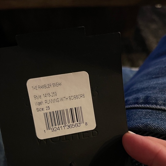 MOTHER Jeans The Rambler Sneak. - Picture 15 of 16